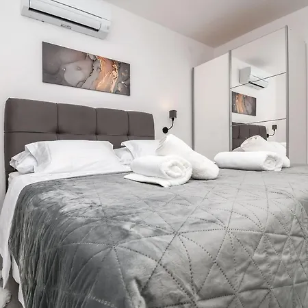 Silver Shine Apartment *